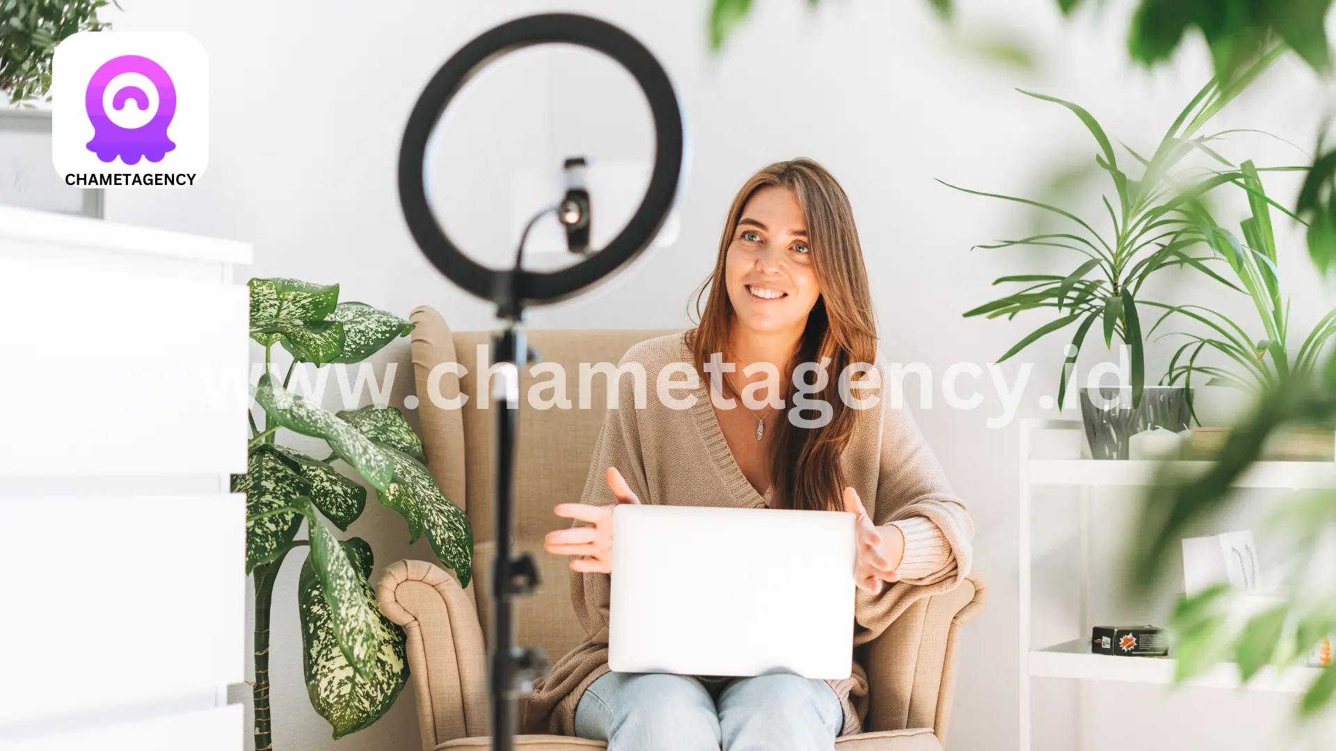 Screenshots of Chamet login interface on a computer screen